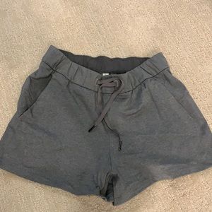 On the fly shorts size 6